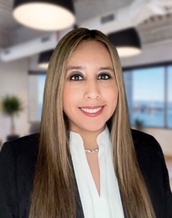 REIT-tax-advisor-in-office