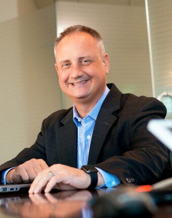 accounting-firm-global-specialist-sitting-in-office